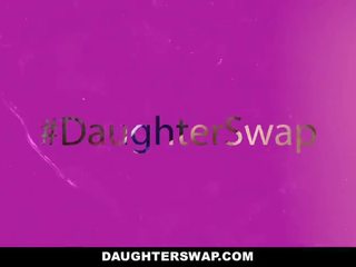 Daughterswap - gótica mel fodido por mais velho youths