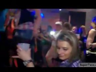 Pieaugušais video ballīte uz nakts klubs ar cocksucking