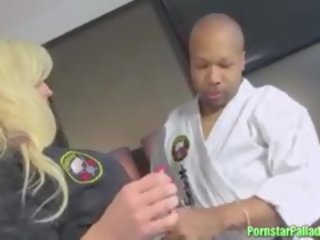 Posh gwiazda porno karate szkolenie