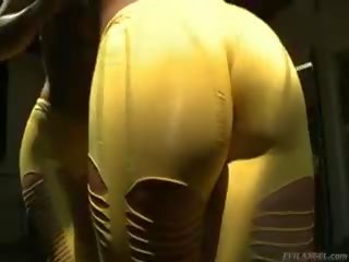 Brooklyn Lee Sticks Her Butt Out With Her exceptional Yellow Spandex