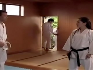 Japonez karate invatatoare bătu de studen twice