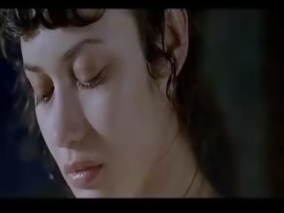 Olga kurylenko pilnas priekinis nešvankus filmas scenos