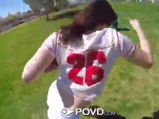 Povd гнучка брюнетка кайлі quinn трахкав immediately після football в в парк