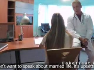 Sykepleier fucks medico på sikkerhet cams