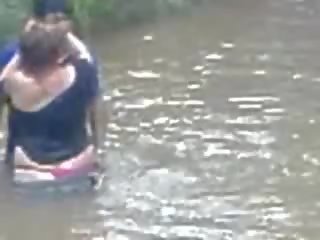Луд latins като секс видео в на река докато почивка на на село търси шоу