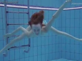 Anna netrebko kurus kering kecil remaja dalam air