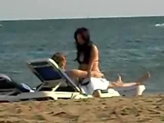 Porno par the pludmale izstāde