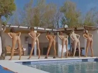 Седем гол момичета като един армия видео