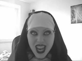 ארוטי evil נזירה lipsync