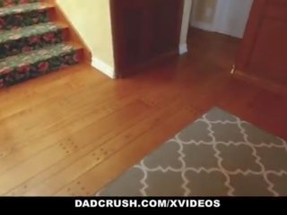 Dadcrush - pervertida stepdad apanhada e fodido por enteada mônica sábio