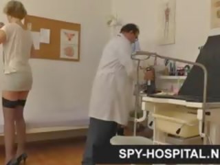 Ukradený skrytý vačka klip na gynekologický zkouška