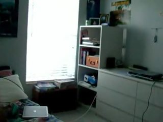 Đáng yêu bungari bạn gái quần áo mặc trong nhà trong trước của một webcam