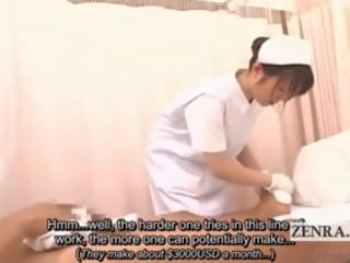 Tekstitetty cfnm japanilainen sairaanhoitaja antaa potilas sponge kylpy