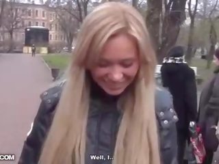 Blonde goes for risky outdoor blowjob