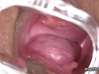 Frisky checa gatinho gapes dela narrow vagina para o unusual