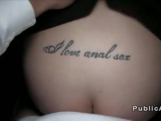 Tatuazh bukuri fucks përjashta pov