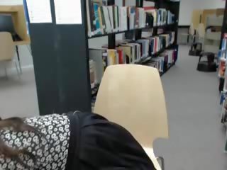 Desvistiéndose en público biblioteca 3