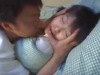 Unglaublich asiatisch teenager gefickt von sie stiefvater