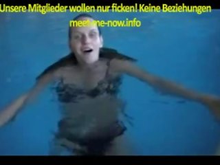 آنا steht auf الثلاثون فيديو ايم schwimmbad