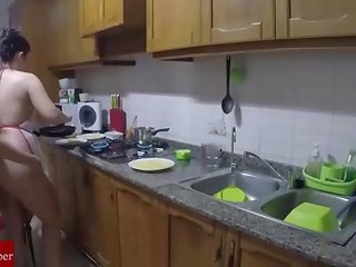 Essen ihre muschi und arsch im die kitchen.raf013