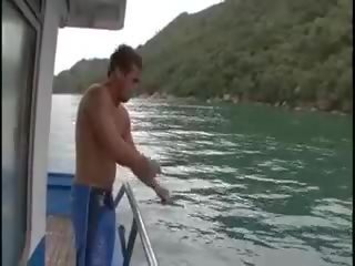 Brasileira gaja a foder em o barco