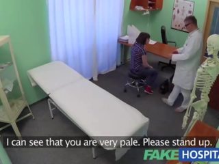 Fakehospital healer solves patienten depression genom muntlig smutsiga film och knull