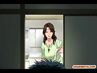 Prsnaté japonské hentai mama smashing gangbanged