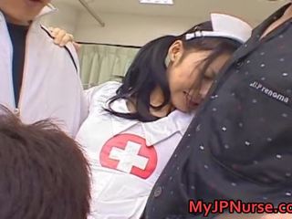 Aino kishi asijské zdravotní sestra expand ji stehýnka